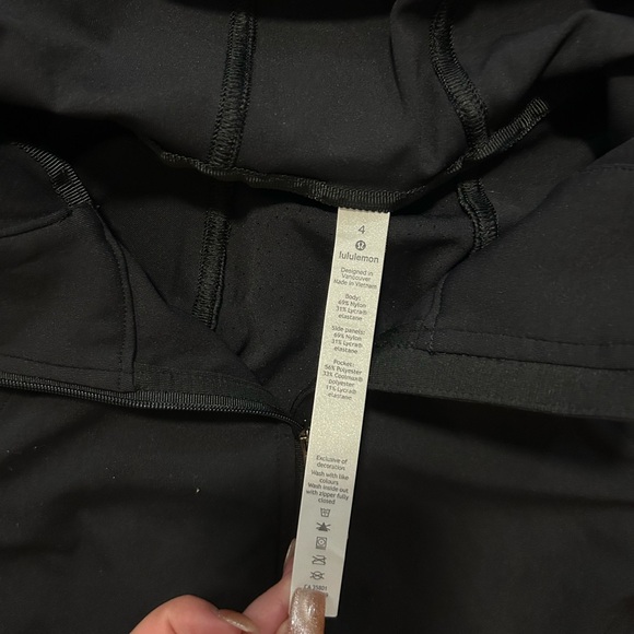 Lululemon jacket - hooded - Picture 4 of 7